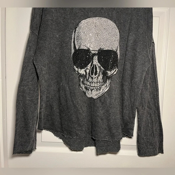 Khan Nara T-Party Medium Grey Skull Raw Hem Long Sleeve Sweatshirt - Picture 6 of 9